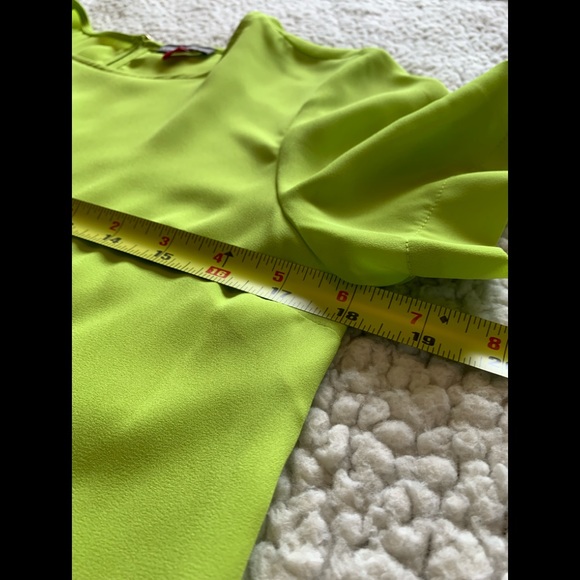 Vince Camuto high low pleat back blouse - Picture 11 of 11